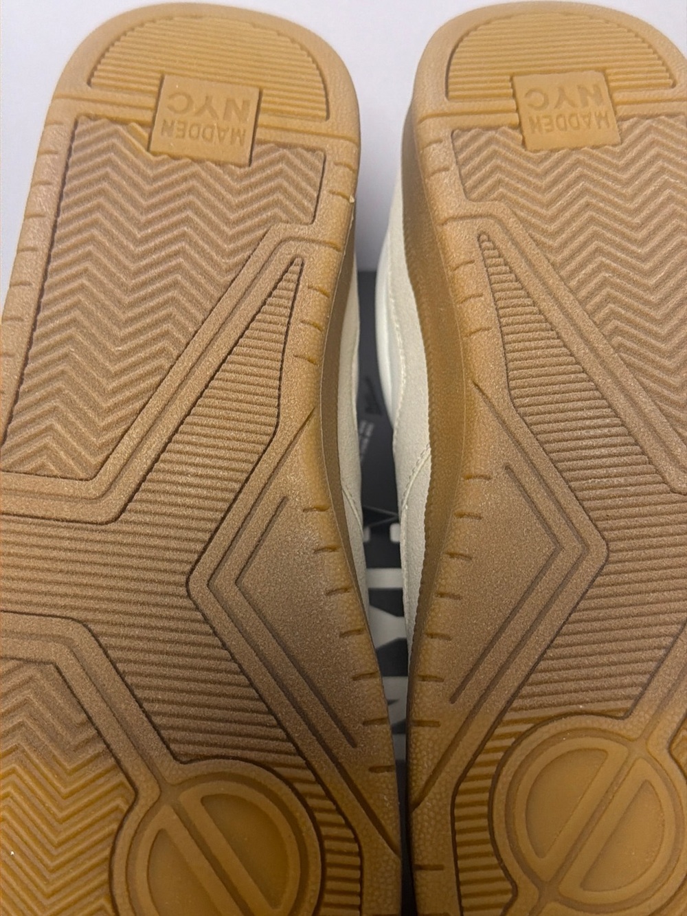 Steve Madden Men's Cream & Gum Low-Top Sneakers - Picture 6 of 7